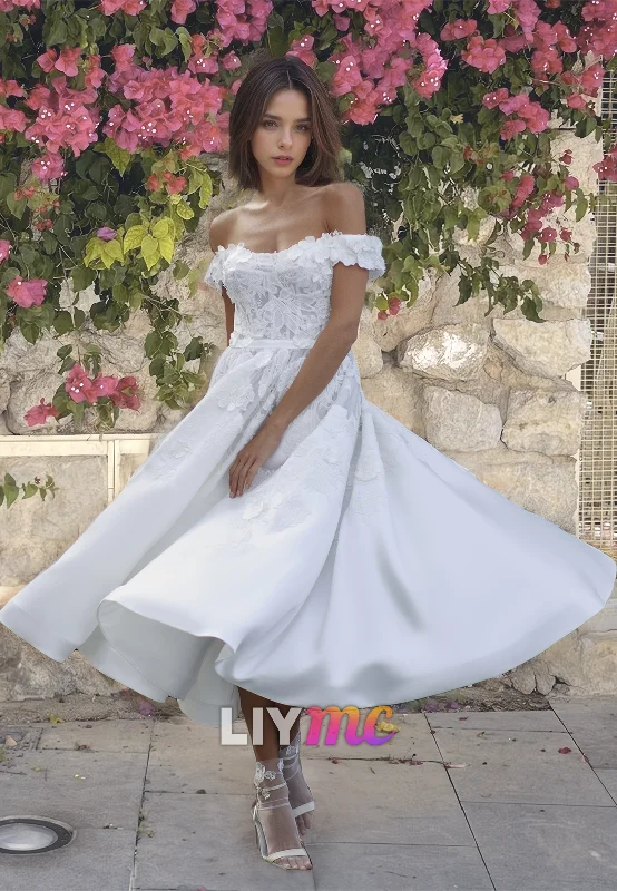 Off-Shoulder Strapless Appliques A-Line Wedding Dress